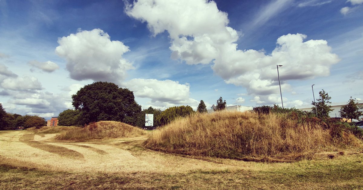 JoAtherton's tweet photo. #SixHills is the largest surviving group of #RomanoBritish #burialmounds in England. The enduring existence of these sleeping #tumuli in the midst of modern life is astounding. Find them today between timescapes; constricted on a grassy archipelago in #Stevenage town centre https://t.co/bvXXjF1HTI