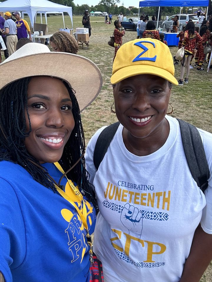 sgrhoqueens's tweet photo. Sorors out and about having a great time at the Juneteenth in Queens festival at Roy Wilkins Park. #juneteenthinQueens https://t.co/ppH3fzeVNy