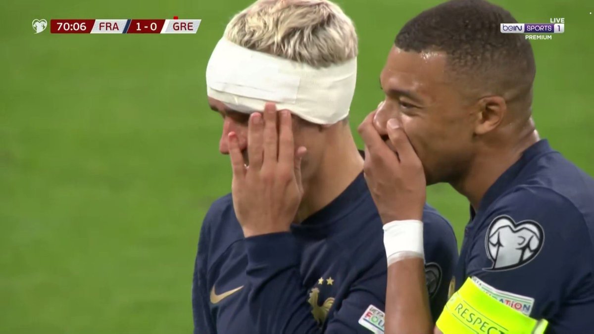 Griezmann Mbappe are laughing at how ass Lahoz is

Brother didn't think a high boot to the face that made a man bleed was worth a red card, then ends up showing him a red card for a rash foul few minutes later