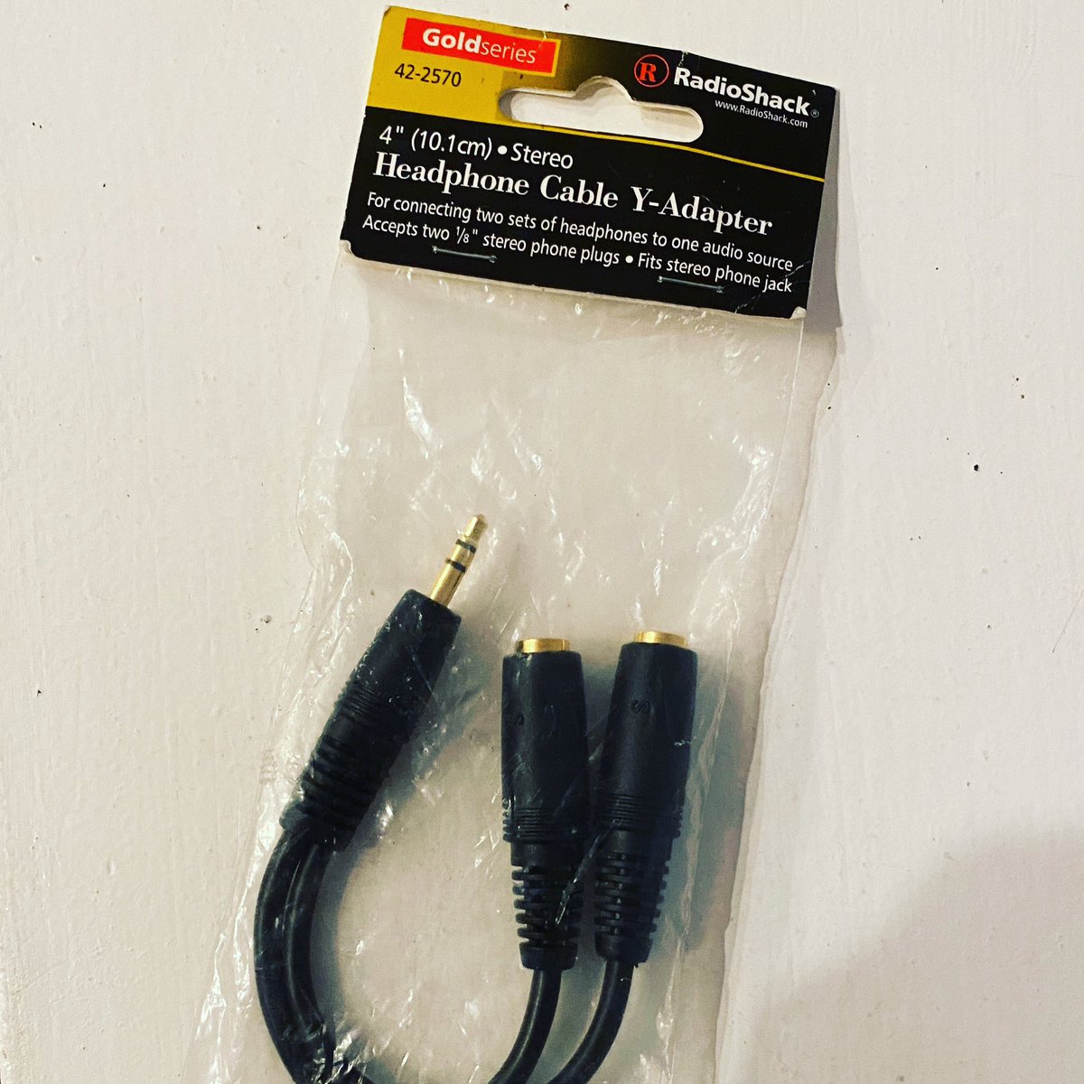 😯 oh, the (unopened) stuff you find in a REALLY old road case… 

#radioshack #iem #og #themixdoctor #mixdoctor