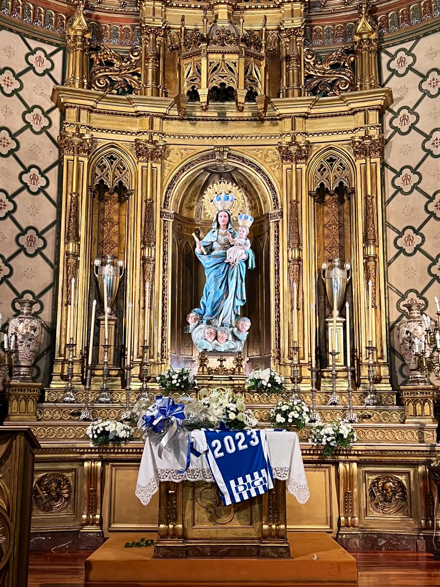 DiocesisVitoria's tweet image. 🔵⚪️💐 Zorionak al alavesismo!!! Día para recordar. #SomosDePrimera #GoazenGlorioso #AnimoPues #AupaAlavés