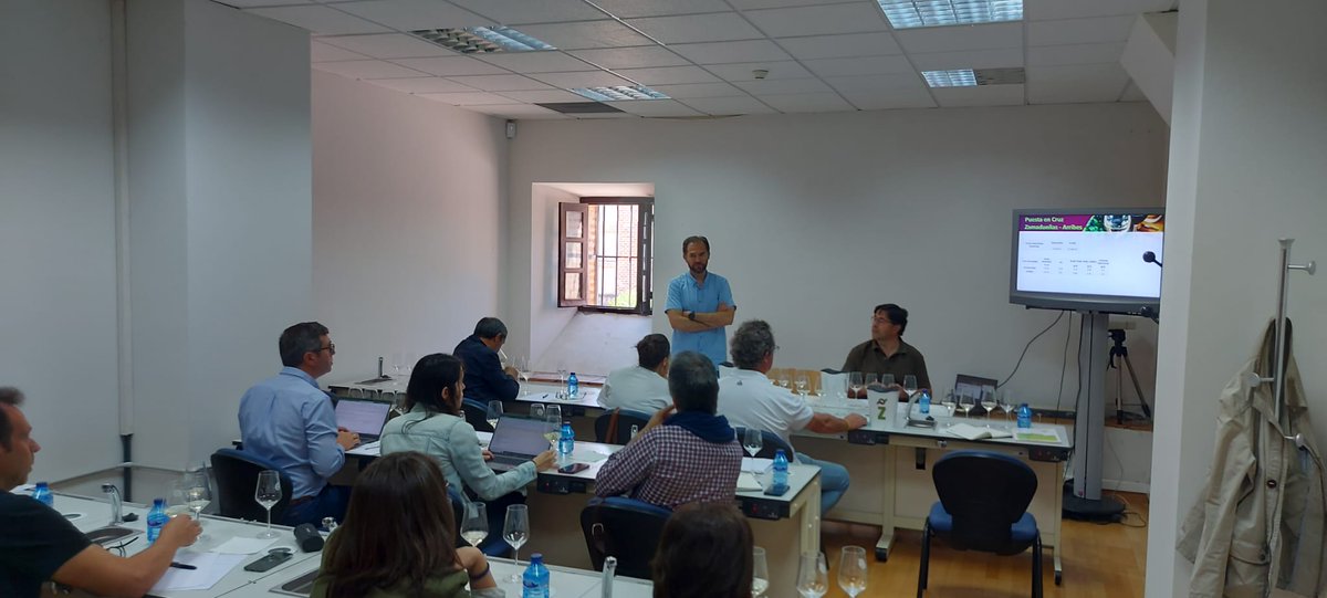 ITACYL's tweet photo. Reunión anual del proyecto #FEADER #VARMINTEC: Adaptación y estudio agronómico y enológico a través de nuevas tecnologías de #VariedadesMinoritarias de #vid recuperadas de Castilla y León, con cata de vinos elaborados con estas variedades.
¡¡Resultados muy prometedores!! https://t.co/Hjq0Opcr8l