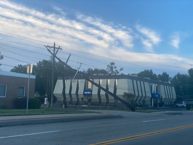 Anarchitect918's tweet photo. Thread of pics of the damage we're seeing in Tulsa. 150,000 residents in the city without power during a week of high heat index, hotels full and runs on food, water, and gas. (1/5) https://t.co/4IOX1HQcn5