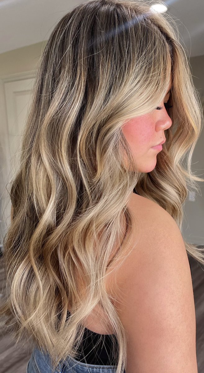 POV: I’m your hairstylist 🤌🏽

Accepting new clients! 
Located in Alice tx 
Style Haus Salon 

Balayage, luxury blondes, extensions &amp; much more. 
Book your appointment now ✨

hilarytorres.glossgenius.com