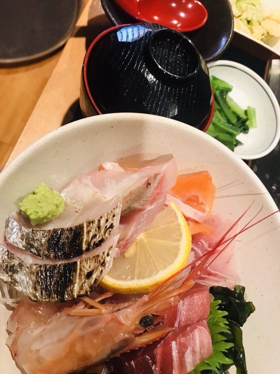 uosho0715's tweet photo. こんにちは🌸

魚翔ランチです🐟✨️

この後11:30〜ﾗﾝﾁ営業開始🌸

本日も皆様のご来店お待ちしております☺️

※ランチ宴会＆お席予約も随時受付ております🌸
ご希望の方はお電話、又はお気軽にスタッフまでお声がけ下さい🐟✨️

 #魚翔 #ランチ #北久里浜 #駅前 #昼飲み #横須賀 #居酒屋ランチ https://t.co/VnR6DOzMBZ