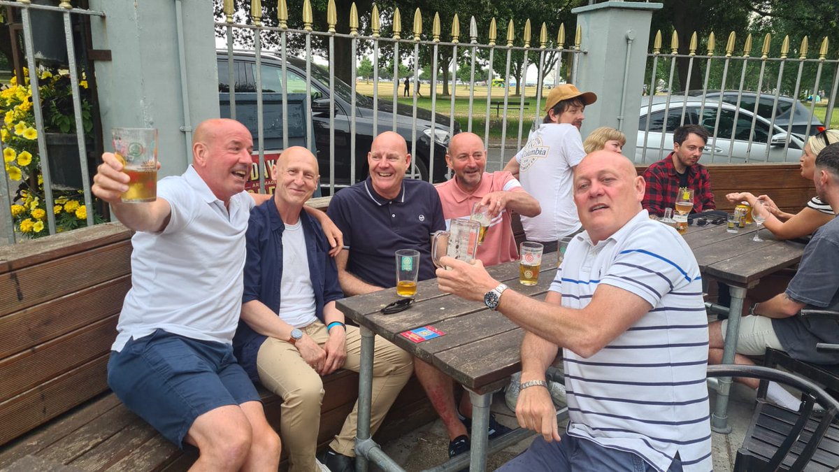 IanStobbs2's tweet photo. My friends and me out on a Yul Bryner appreciation night 🍻 https://t.co/yQYYNMU9UP