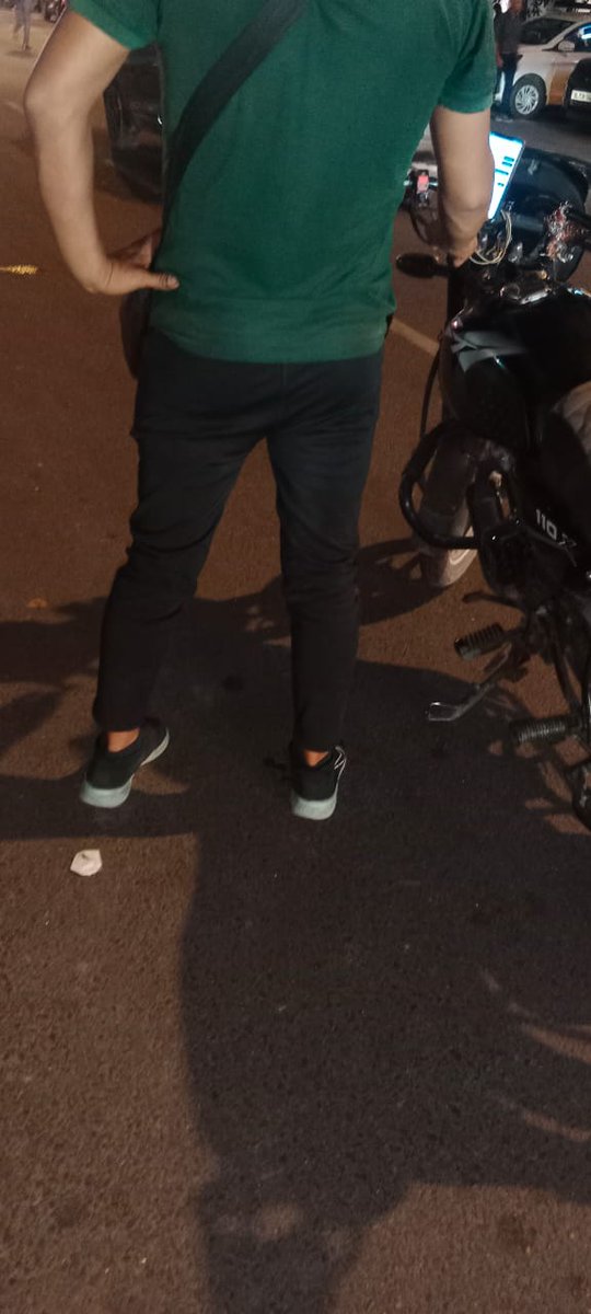 subhash02912014's tweet photo. @BhaavnaArora @Olacabs Ye delhi mai kya chal raha hai ola bike band hai fir bhi booking Q le raha hai bike rider https://t.co/iefo9FOJMJ