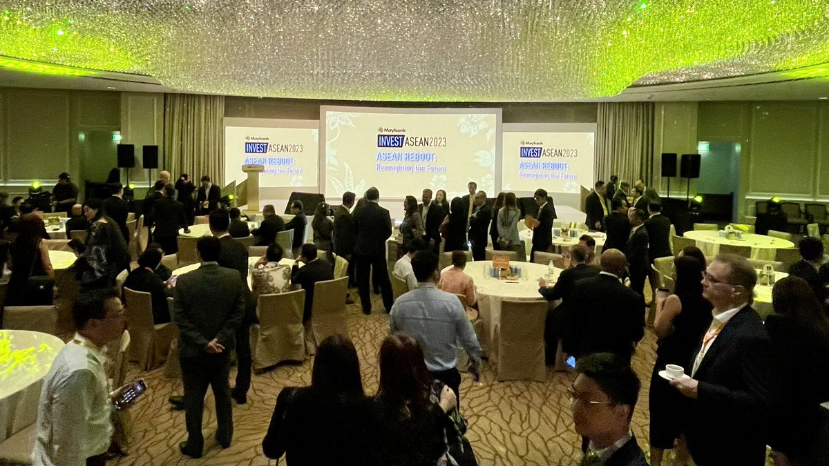 leechoonyau's tweet photo. ASEAN Reboot: Reimagining the future.
Thanks for the invitation and opportunity to learn, @MyMaybank for these 2 days. #alwaysbelearning #alwaysbeinvesting
#alwaysbeinvested https://t.co/IacgjFziyN