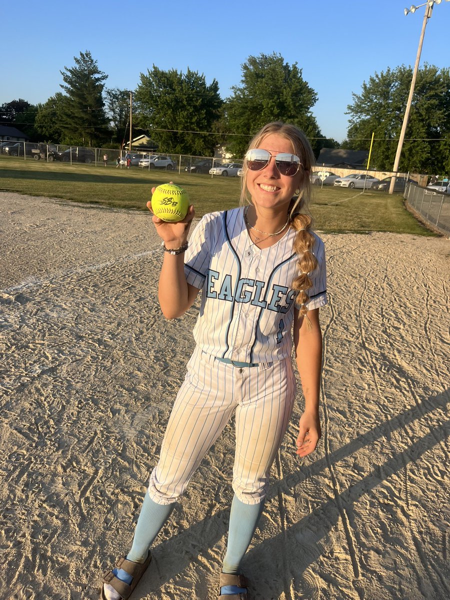 🎉HOMERUN🎉

#2 on the season for <a href="/ssidneystaver/">Sidney Staver</a> ! 3 run shot💣💪🏼🦅 

#WhoHomered <a href="/d2mart/">Derek Martin</a>