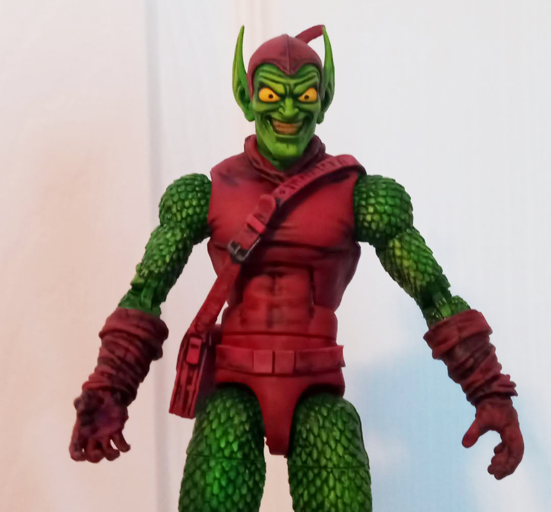 Loston_Wallace's tweet photo. #GreenGoblin #MarvelLegends #ActionFigureCustoms  Added some extra paint washes to my Marvel Legends Green Goblin.  Also repainted his cartoonish eyes and his poorly painted pearly white teeth. https://t.co/2Hg52NpdgY