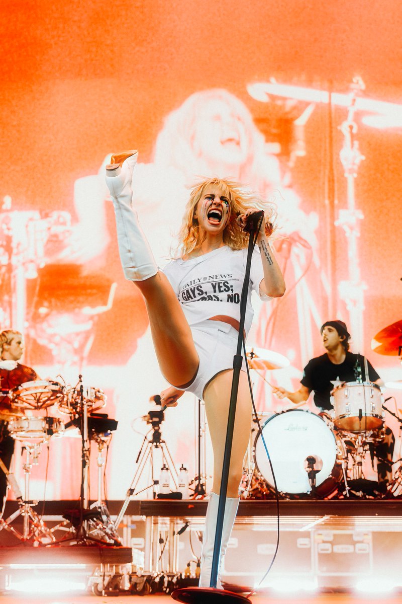 Christianx14's tweet image. Paramore at Bonnaroo last night 🧡🩵

I took some of my favorite pictures ever at this set. I'm so glad I had the chance to photograph this one, this was special.