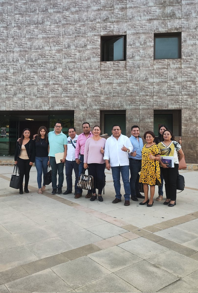 TomasBasalduG's tweet photo. A punto de finalizar el día con las Diputadas Rocío Melchor Vasquez, Minerva López Calderón y el equipo de asesor@s. ¡Continuamos trabajando por un nuevo amanecer para Oaxaca!

Siempre hay motivos por los que continuar, ¡saludos! 👍 https://t.co/Lc53thdOXd