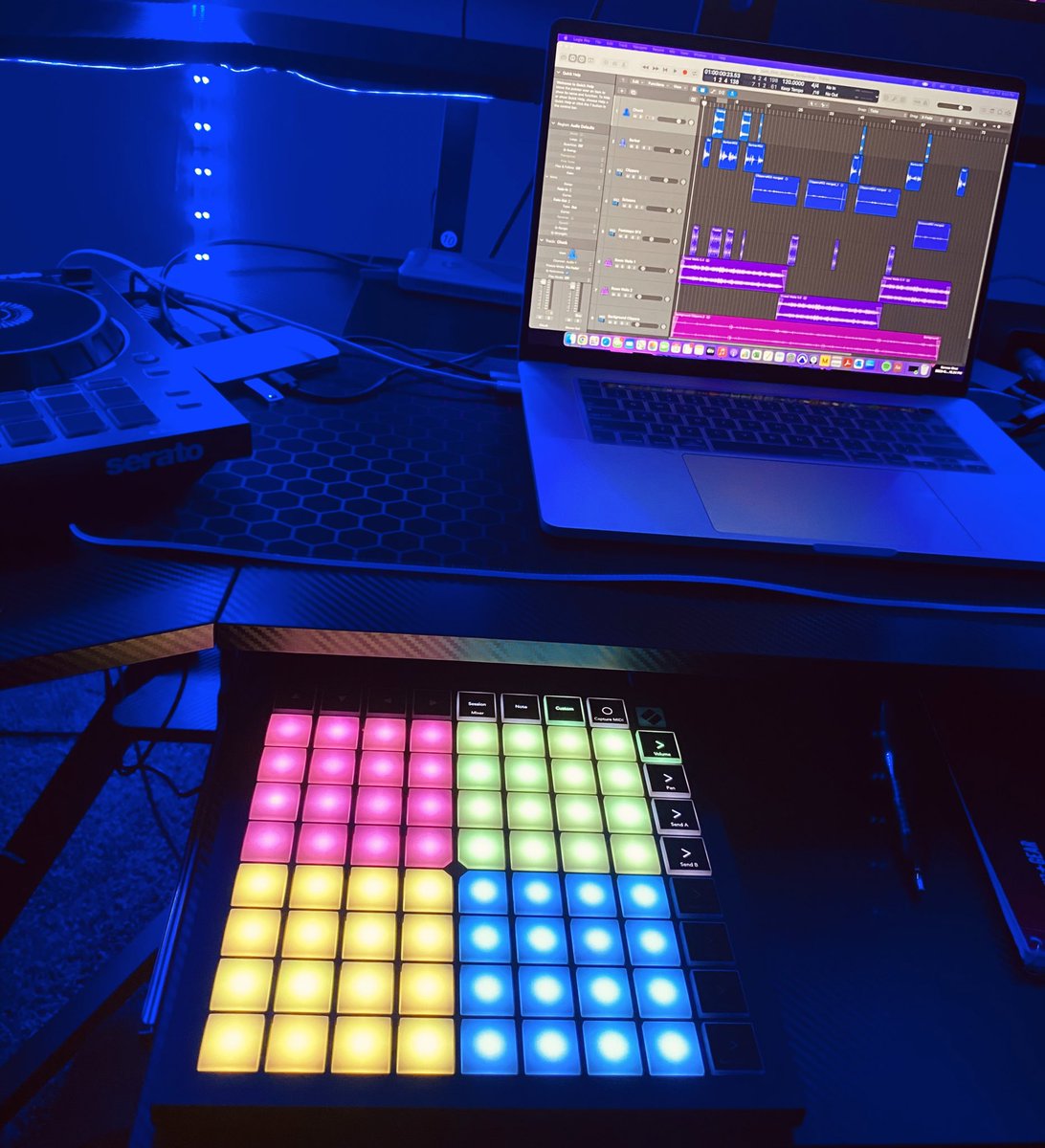 cainecasanova's tweet photo. We tryna run the bag up right🏃🏽‍♂️💨 We 🔌 in fr what I look like quitting im tryna put the family on🤞🏽 #realspill #moveinsilence 

#logicprox #mixingengineer #launchpadpro #spiritcity #ChilloutMix https://t.co/j3AnizE11B