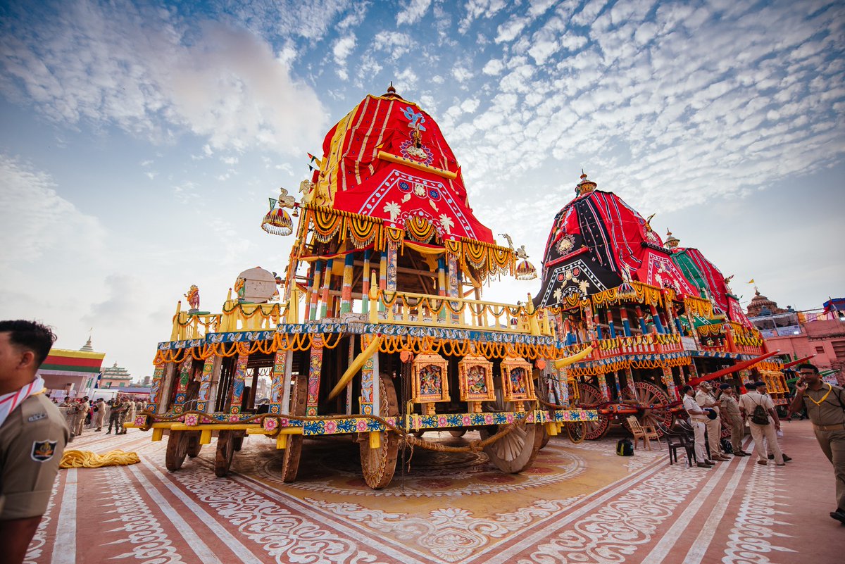MyPuriDigital's tweet photo. Wishing you all a heartfelt greeting on the auspicious occasion of Rath Yatra 2023! May the divine blessings of Lord Jagannath be with you always. 🙏🌼

#RathYatra2023 #JaiJagannath #BestWishes #morathyatra2023 #rathayatra #rathajatra #puri #jaijagannath #odisha 
#mypuri https://t.co/v3tJAWAYbv