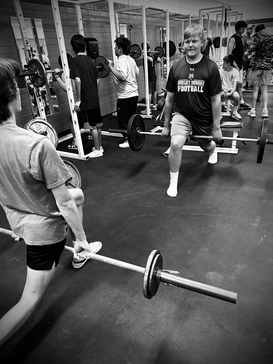 Burley Bobcats in the lab… isometric lunges just part of the absolute human transformation <a href="/BradBair60/">Brad Bair</a> is doing with these athletes. Can’t believe the growth as athletes and humans. #TheForge is absolutely Ignited! #idpreps