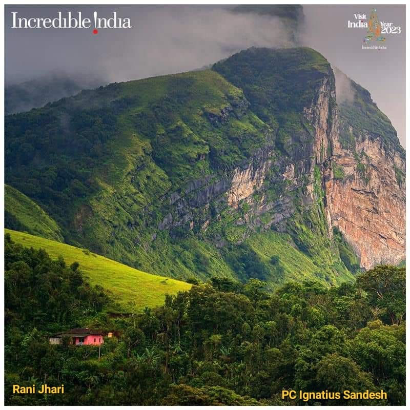 'Rani Jhari' is a mighty peak surrounded by a blanket of mist that offers spectacular panoramic views. Ranging from thick forest and valleys to the Kudremukh National Park and Ballarayana Durga Fort, take it all in as you trek to this hidden gem in Karnataka! 
#IndianTourism
