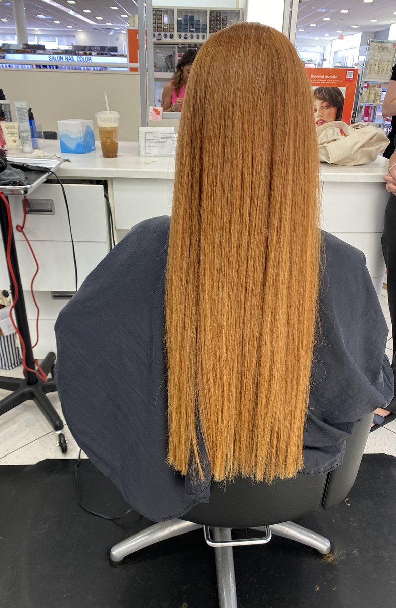 Had a nice little clarifying treatment, deep conditioning, and trim today💇🏼‍♀️💆🏼‍♀️ also got it straightened so hopefully the Florida weather lets me keep it longer than a day haha