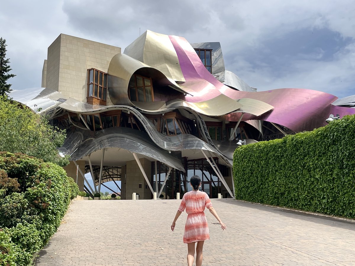 At the majestic Marques de Riscal in Elciego, Spain 🇪🇸 with the oldest winery in the Rioja region and the architectural wonder by Frank Gehry

gastronomypix.com/2023/06/the-ma…

<a href="/marquesderiscal/">Marqués de Riscal</a> <a href="/Htl_Mqs_Riscal/">HotelMarquesdeRiscal</a> <a href="/Marriott/">Marriott Hotels</a>