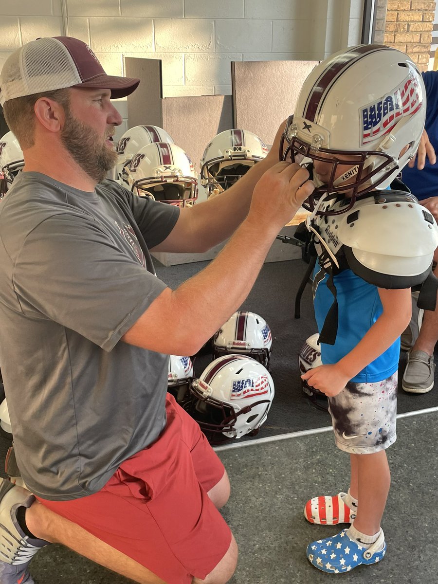 Equipment pickup starting over at The Den this evening with less than 30 days until combine begins!

Excitement in some the eyes as they put their first Wolves helmet on.  Thanks to all our volunteers to make this run so smoothly.  #GoWolves #futureisbright