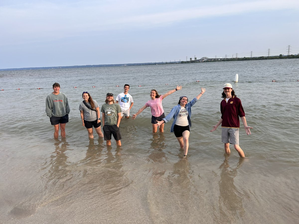 MusselLab_DW's tweet photo. Day 1 @MusselLab_DW in 🇨🇦! #travelday touched #lakeontario ate #poutine and are excited for #mussel identification tomorrow! Saw #zebramussels and #quaggamussels today @Cmich_Biology https://t.co/U3unQN7DFS