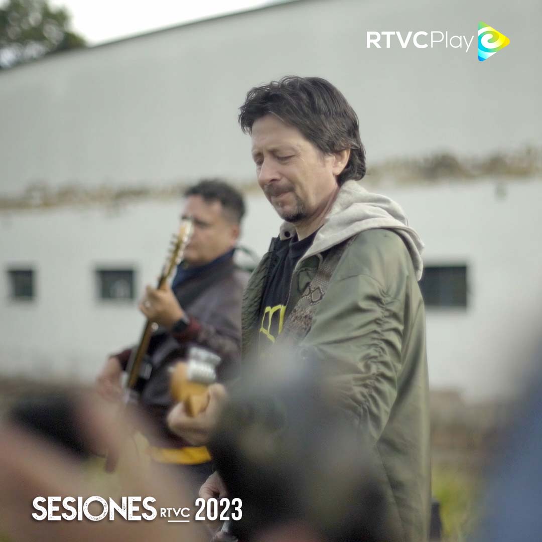 RTVCPlay's tweet photo. Las @1280Almas visitaron la Universidad Nacional para recordar cuando estudiaron cine. Te contarán detalles de sus inicios y tocarán 3 temazos para gozar en #SesionesRTVC. 🎶🎸

Dale play ahora en 📲 https://t.co/buvv2B1Lvw https://t.co/KrHRrAZed1