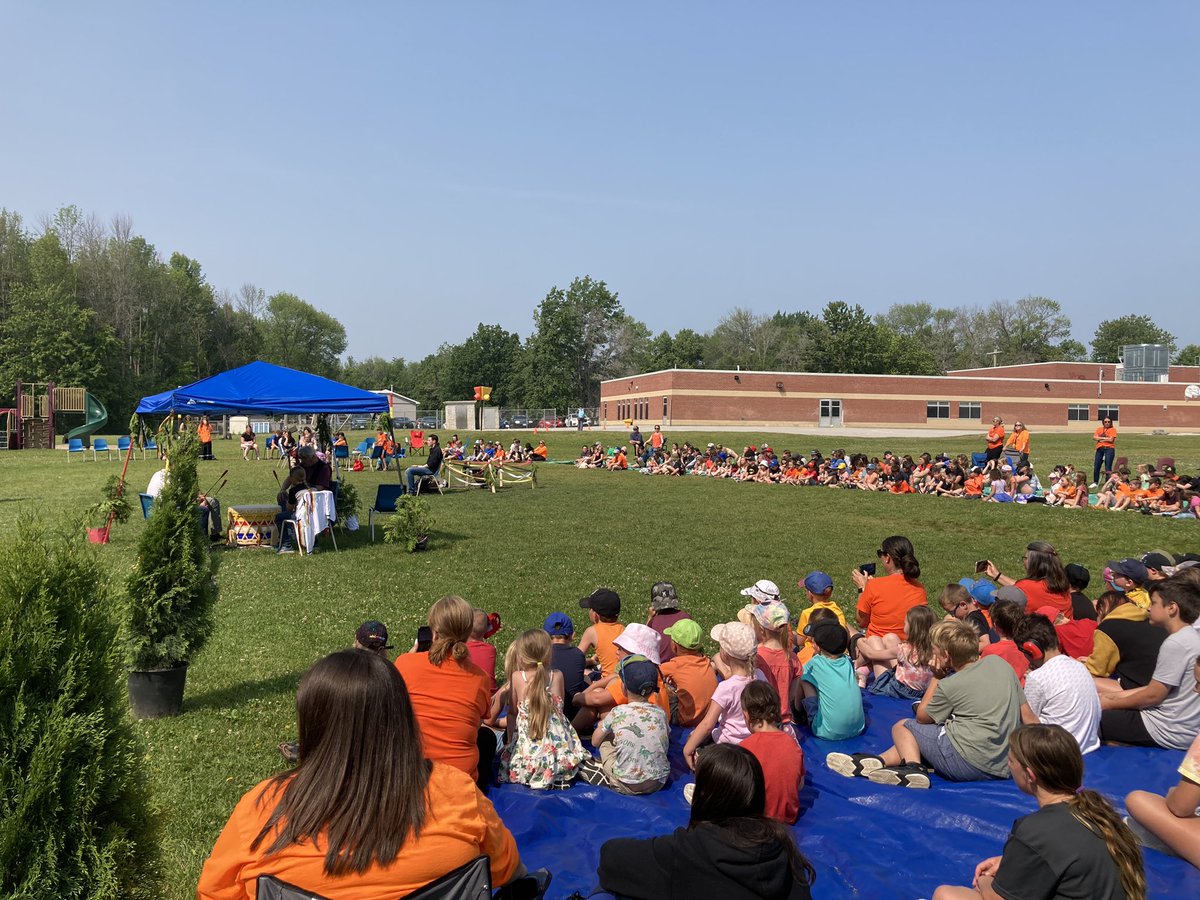 KellyCoxEDU's tweet image. #teamcoldwatermoonstone, we celebrated today with our Indigenous friends. Thank you to the grandfather drummers, to our students, &amp;amp; to our community for helping us welcome the Summer Solstice. Today, was full of love and respect. #miigwetch @matt_webbe @FNMI_SCDSB @jlloydfamily