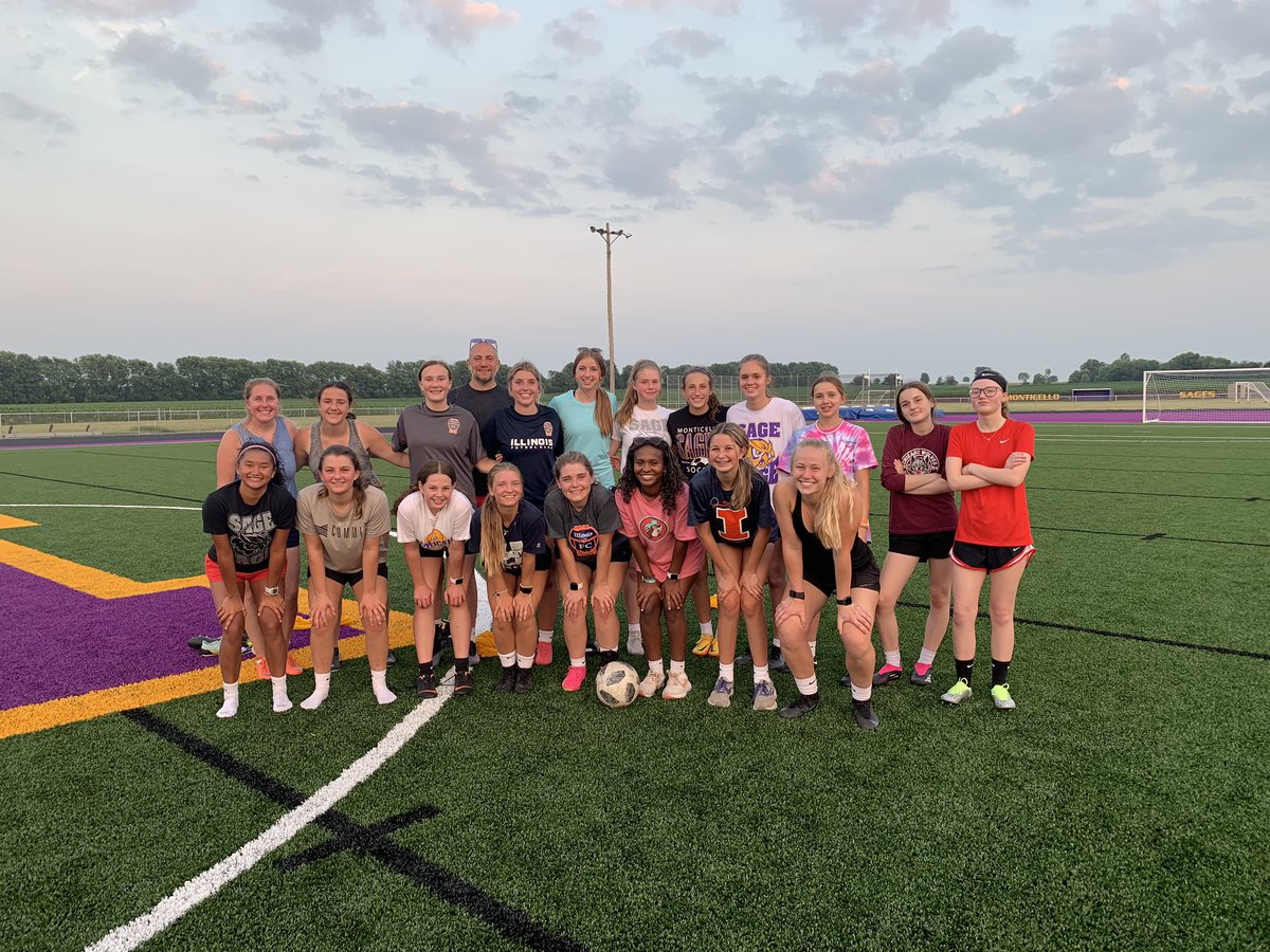 LadySagesSoccer's tweet image. Thank you to former Illini soccer player Meredith Johnson-Monfort for leading our training session tonight! A workout full of good drills on a perfect night for soccer. #GoSages