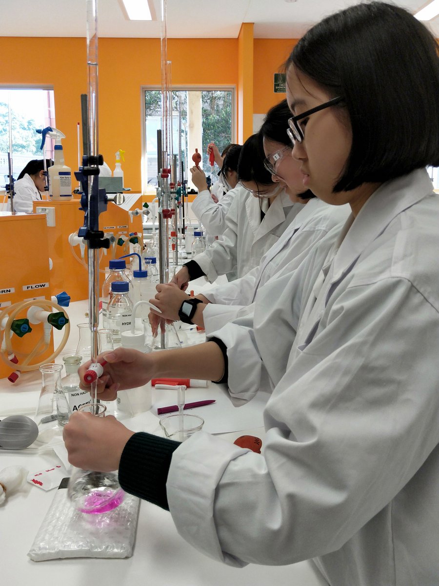 Congratulations to our 8 #PLCSydney teams that competed at the RACI 2023 NSW Schools Titration Competition at @westernsydneyu👏 Shout out to place-getters:

🥇Ella, Tsambika (Year 11) & Grace (Year 12)
🥈Eujiny, Vahini  & Olivia (Year 12)

@RACInational #OzChem