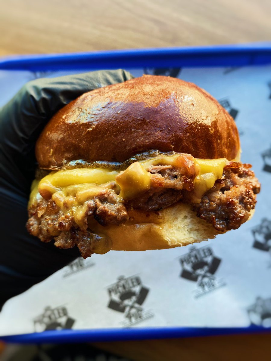 SmokinPickles's tweet photo. @JoeyVotto let me buy you a burger tomorrow https://t.co/XZUEf6WsrI