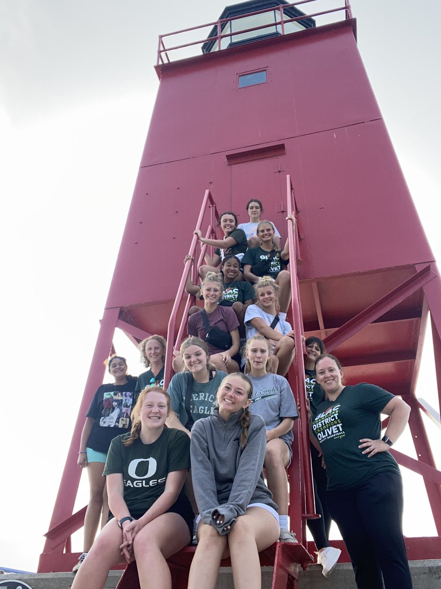 Playing some ball. Having a ball. 💚🏀#BigNothShootout