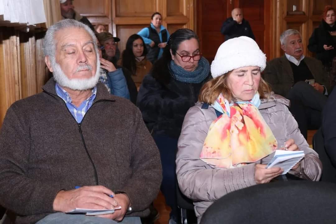 Buenas noches 😚

Asistí a importantes reuniones en Villarrica, para conversar junto a dirigentes de jjvv rurales y de comu. indígenas, sobre los principales proyectos que desarrollaremos en la comuna este 2023 y los próximos años en el marco del Plan Buen Vivir 🌱
<a href="/MOPAraucania/">Seremi MOP Araucanía</a>