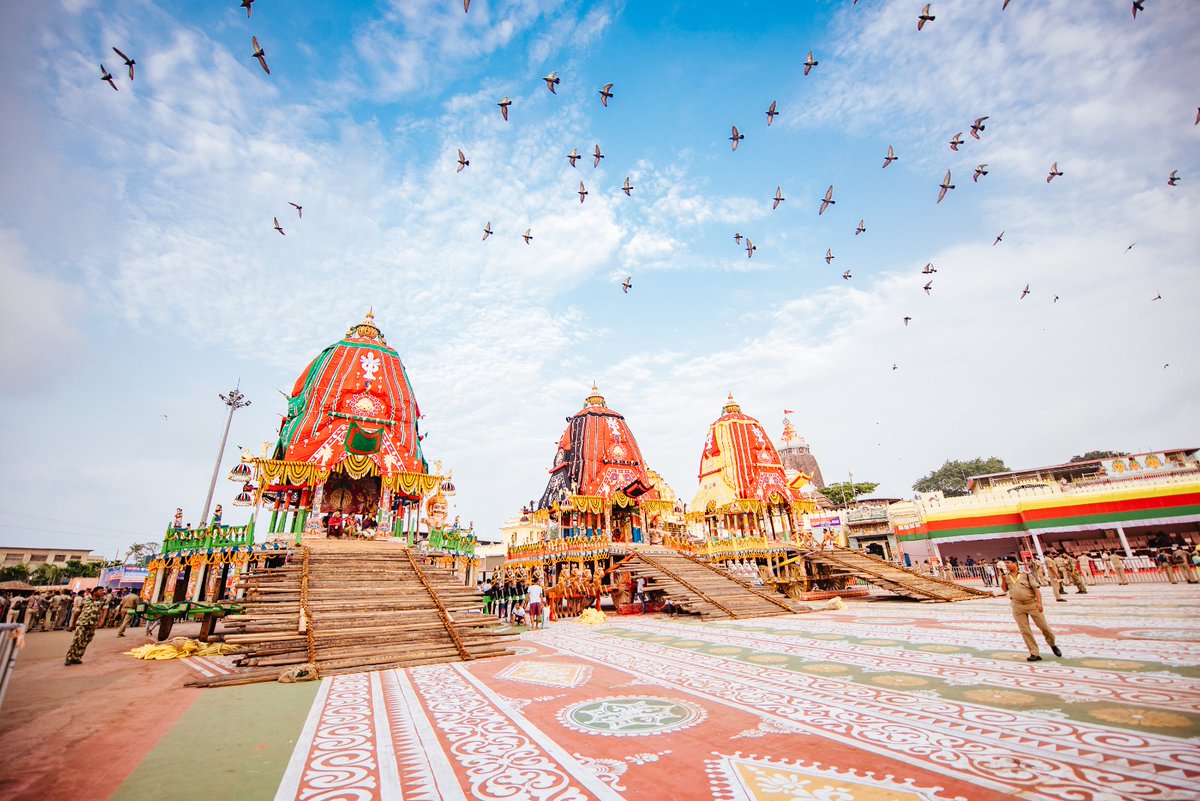 विश्व प्रसिद्ध भगवान जगन्नाथ जी की पवित्र रथ यात्रा के शुभारंभ की हार्दिक शुभकामनाएं। 

भगवान जगन्नाथ की कृपा सभी पर बनी रहे एवं इस पावन पर्व पर प्रभु आपकी सारी मनोकामनाएं पूर्ण करें। जय जगन्नाथ!

#RathYatra2023 #रथयात्रा