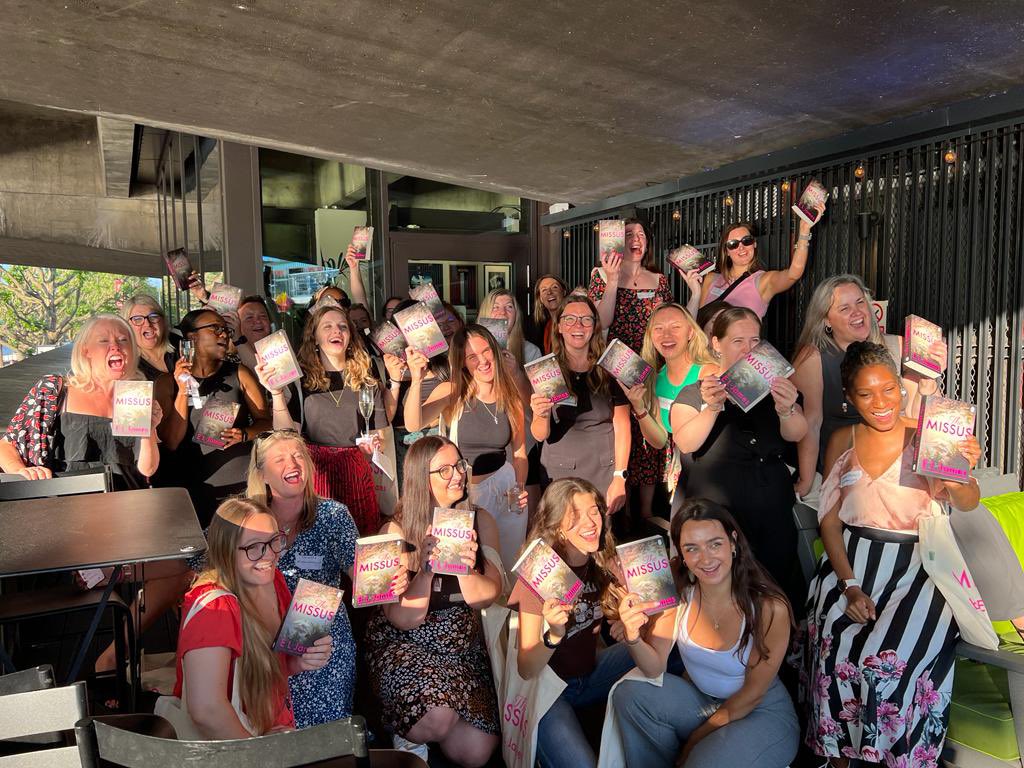 IssieLevin's tweet photo. A gorgeous night bringing together new &amp; longtime @E_L_James fans to celebrate #TheMissus, publishing tomorrow @centurybooksuk 💕📚 https://t.co/kAw6SlMlh4