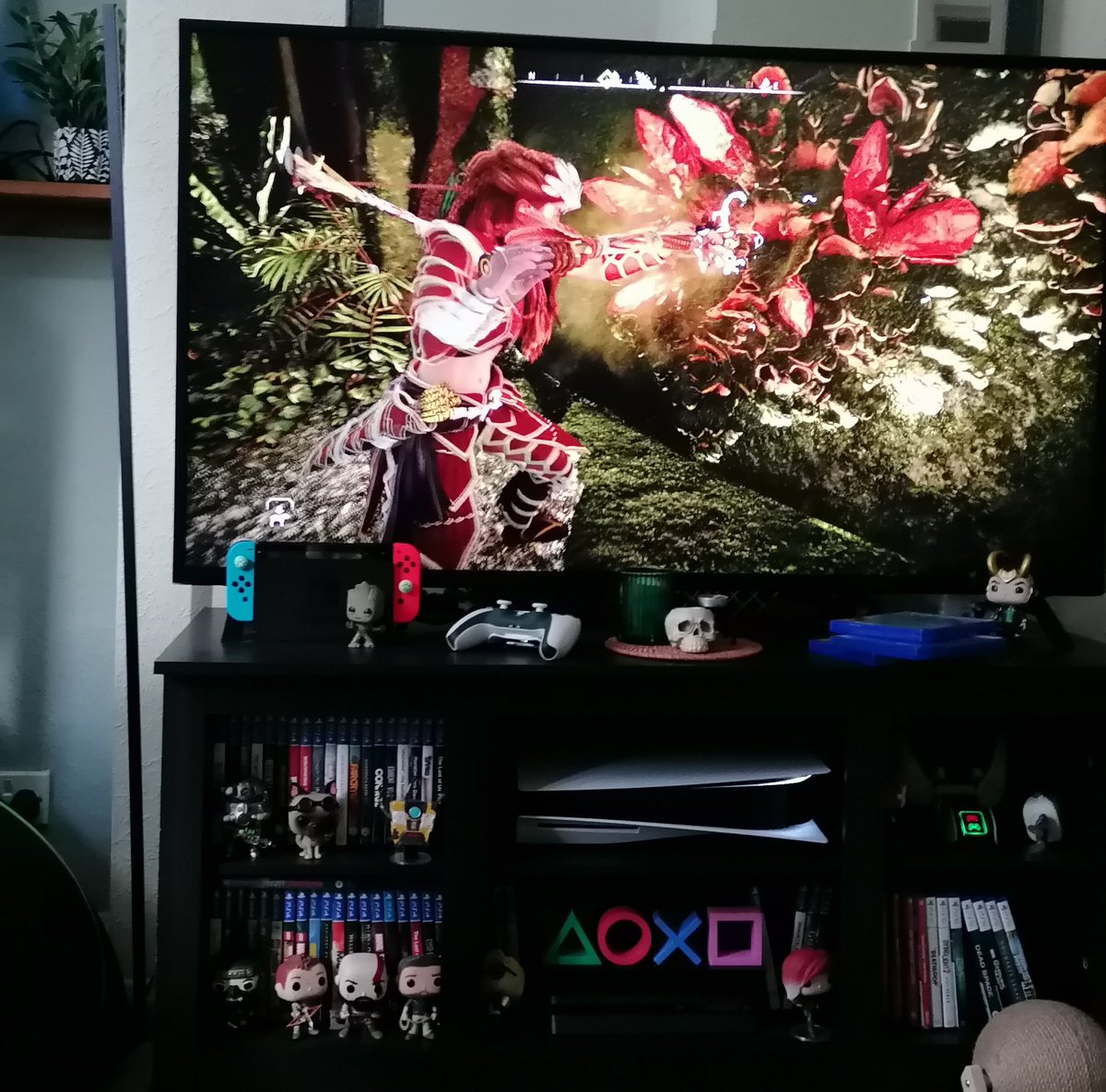 WolfzShe's tweet photo. Time to get back to this game and finish it 😁 #HorizonForbiddenWest https://t.co/oOq4BWCfBm