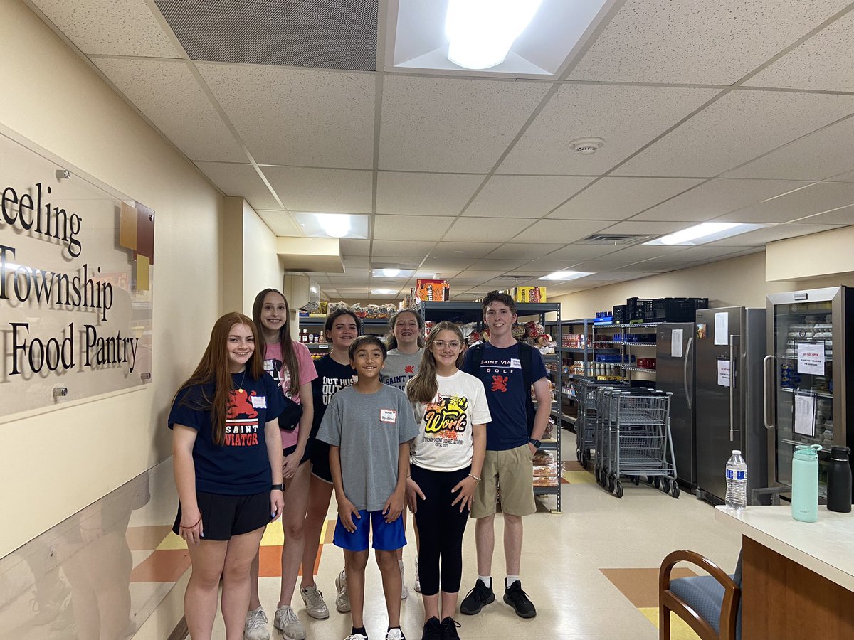 SVHSFutureLion's tweet image. Shelves are fully stacked @WheelingTwsp food pantry! 
@service_song 
#svhssns2023
#group5