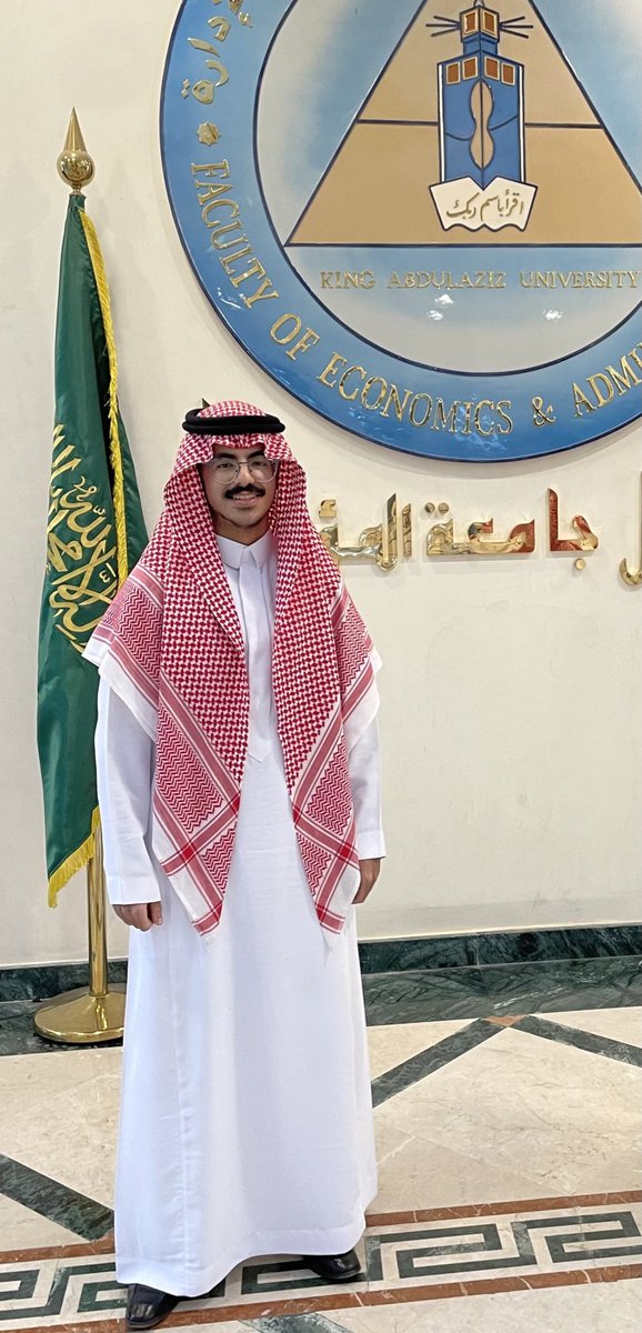 Mm_s18's tweet photo. اللهم لك الحمد دائما وأبدًا، تم تخرجي من جامعة الملك عبدالعزيز بتخصص العلوم السياسية مع مرتبة الشرف الأولى. https://t.co/zSeHmcYoIA