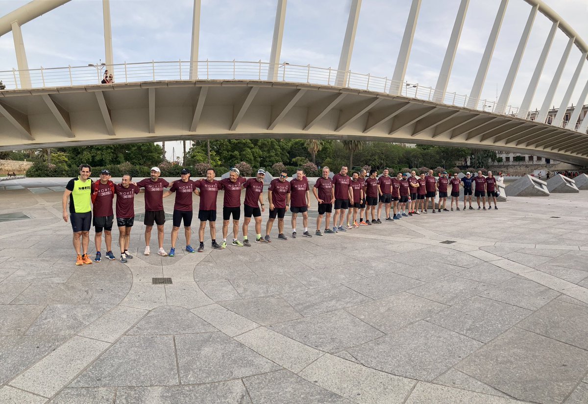 Runners_Norte's tweet photo. Hoy hemos tenido la oportunidad de realizar nuestro particular homenaje a nuestro amigo #JulioCano . Nos ha acompañado su familia y los compis de @RedolatTeam que estuvieron junto a él en los primeros momentos #SomosNorte #RunnersNorte #Julito #MasQueCorrer https://t.co/tyXfQgvL5a