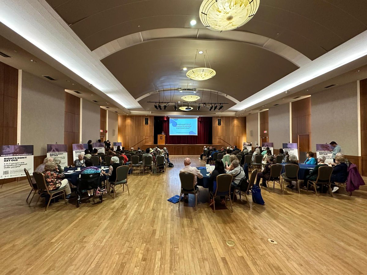 KOMCPC's tweet photo. 📢 Last week, our #neighborhoodpolice and #KOMCPC volunteers joined forces at the #jewishcommunitycenter on World Elderly Abuse Awareness Day. We set up an educational booth, sharing vital tips to combat elder abuse. https://t.co/bSlu8EPS9i