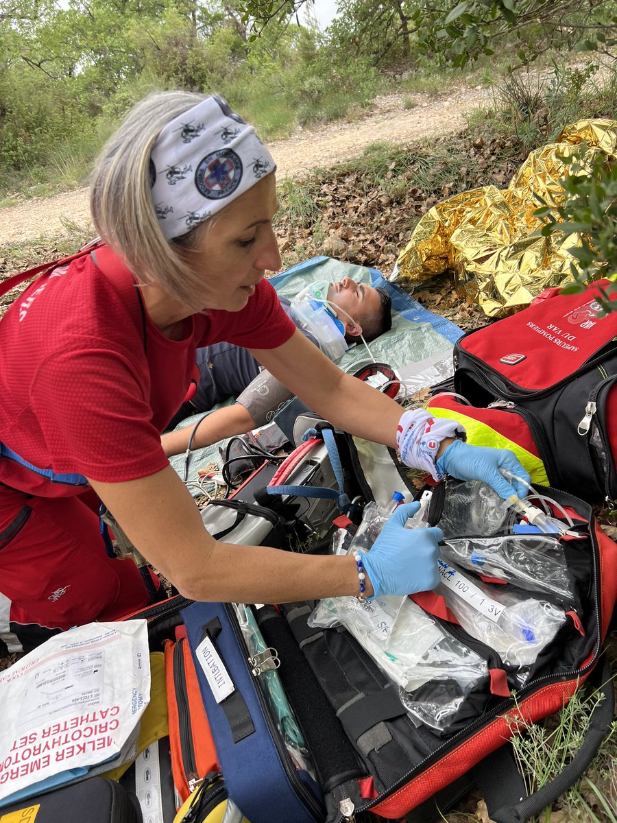 apsssm83's tweet photo. Les équipes médicales médecins et infirmiers @SDIS83 armant le #dragon83 ont participé à 3 journées de formation de maintien des acquis avant de débuter la saison. https://t.co/kcSK6ynKzp