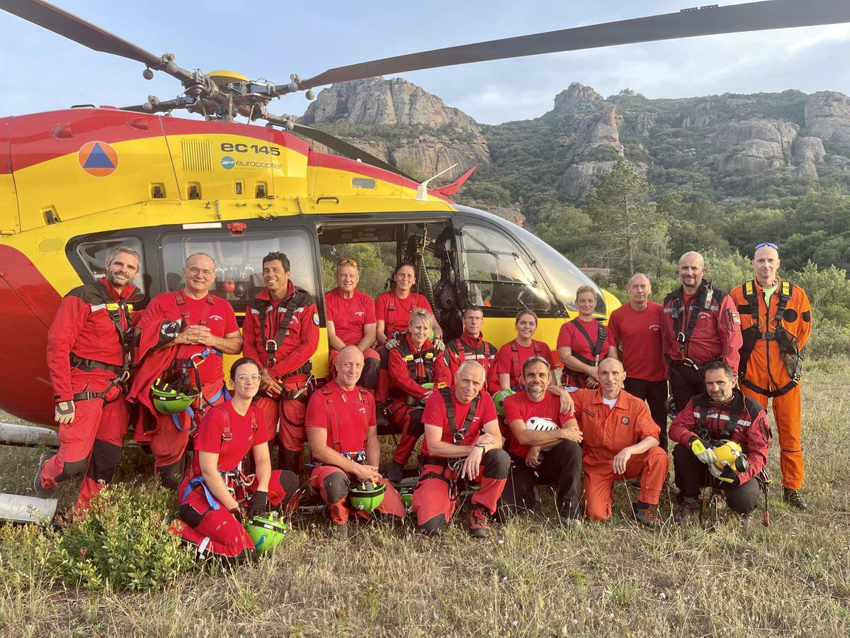 apsssm83's tweet photo. Les équipes médicales médecins et infirmiers @SDIS83 armant le #dragon83 ont participé à 3 journées de formation de maintien des acquis avant de débuter la saison. https://t.co/kcSK6ynKzp
