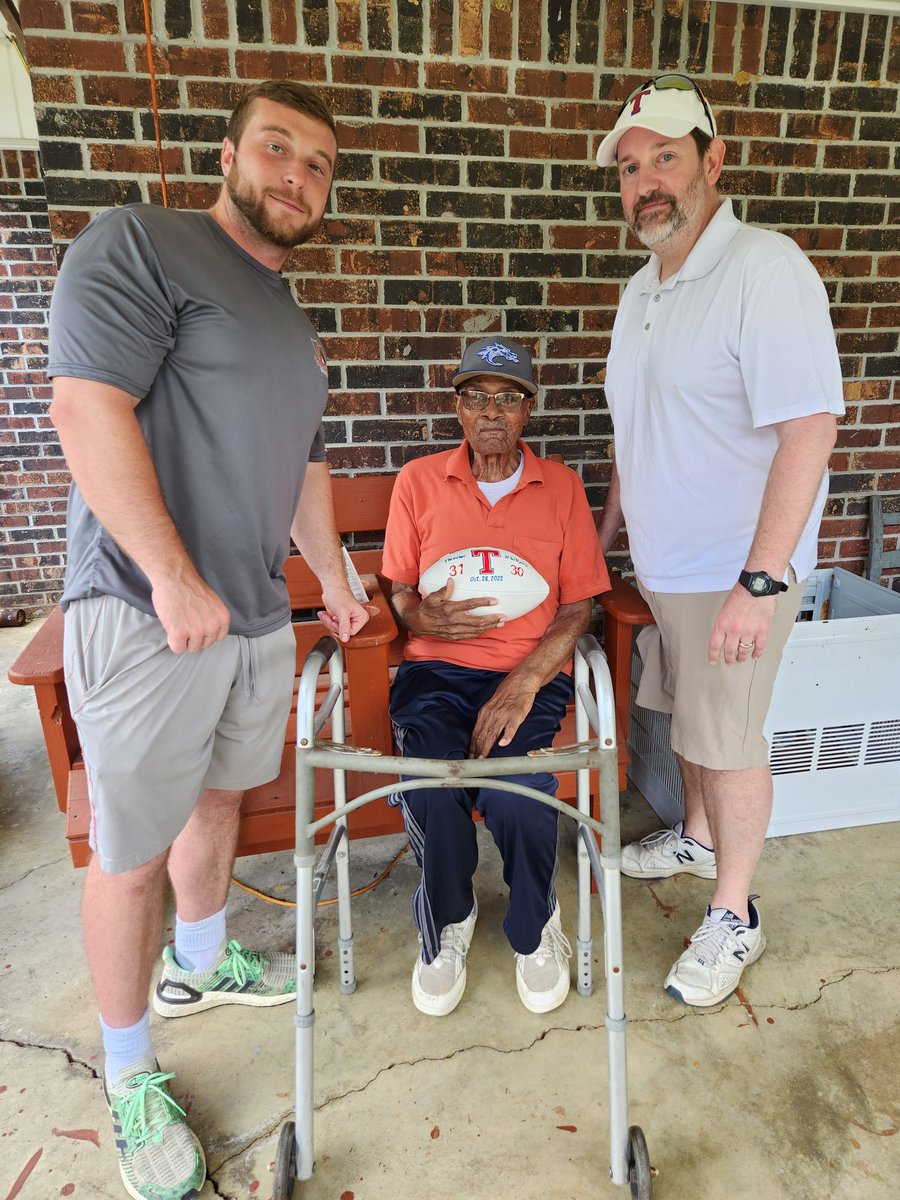 CoachColeyFB's tweet photo. A little bit late but we got Coach Jackson the game ball from the stadium dedication! Always great to visit and talk with the legend. Thanks to new Thrasher HC Taylor McCutchen for joining me. @Mancutch_24 https://t.co/RY3YY9IUaL
