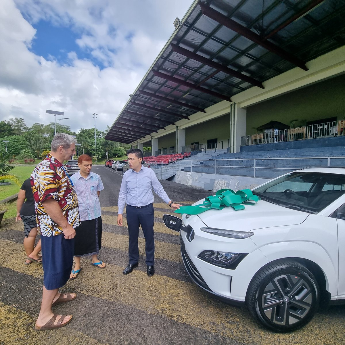 UNDP_Samoa's tweet photo. Walking, or in this case, driving the talk on #CleanEnergy &amp; 📉 carbon emissions in 🇼🇸. The 1st 🚘🚗 of what we aim to be many more #ElectricVehicles for our office &amp; 🇼🇸. Supporting green transport for @samoagovt under the #IMPRESS project &amp; our MCO via the @UNDP #Moonshot.
#SDG7 https://t.co/iyvY8Jdw6F