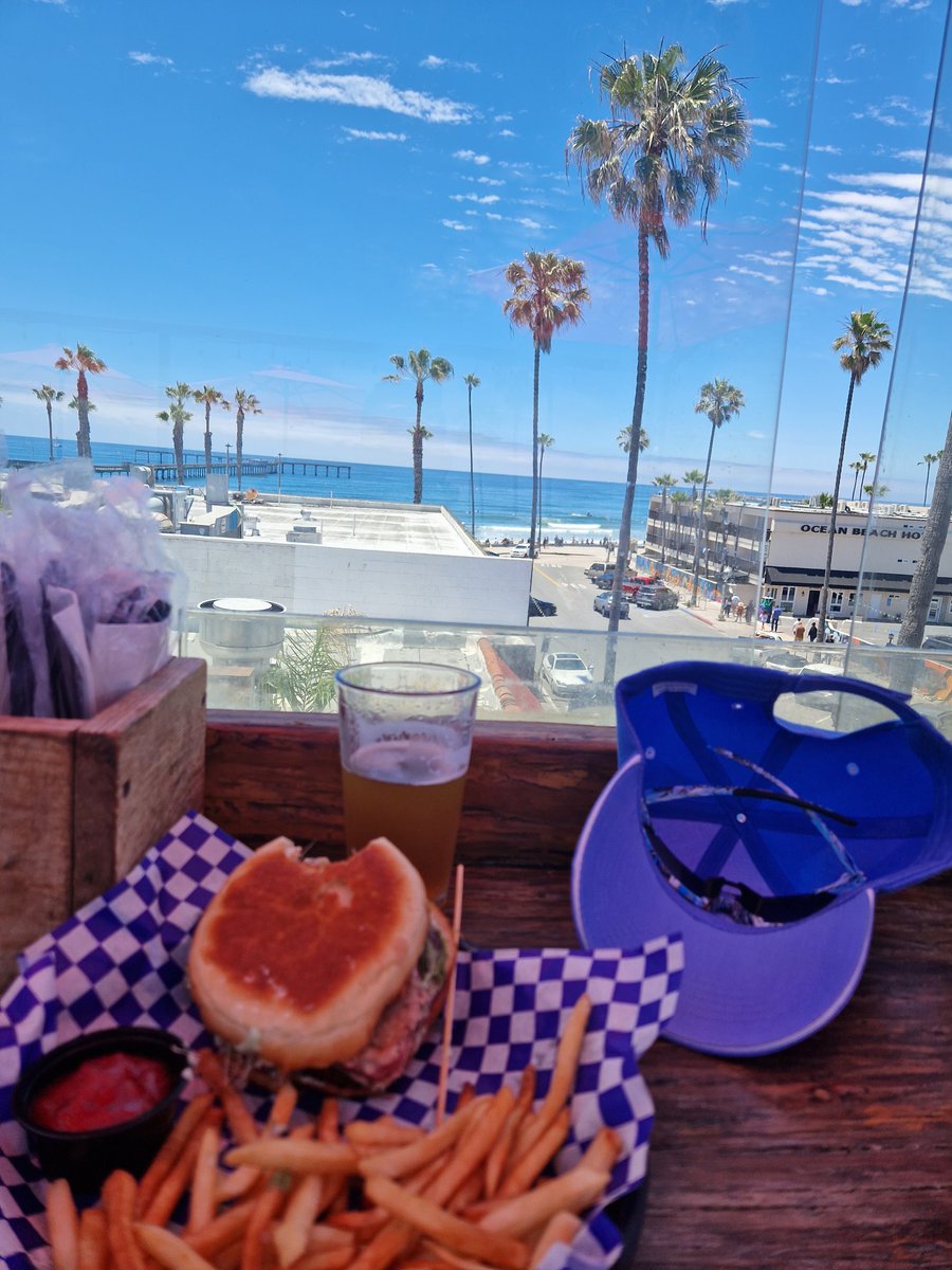 PatrickTurner2's tweet photo. Life is good in Ocean Beach, California. https://t.co/33ng6Gd5oJ