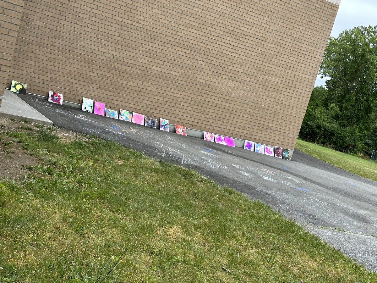 StadleyRough's tweet image. Fun with spin art to finish the year off! 🎨 #STRsecondgrade #STRfun