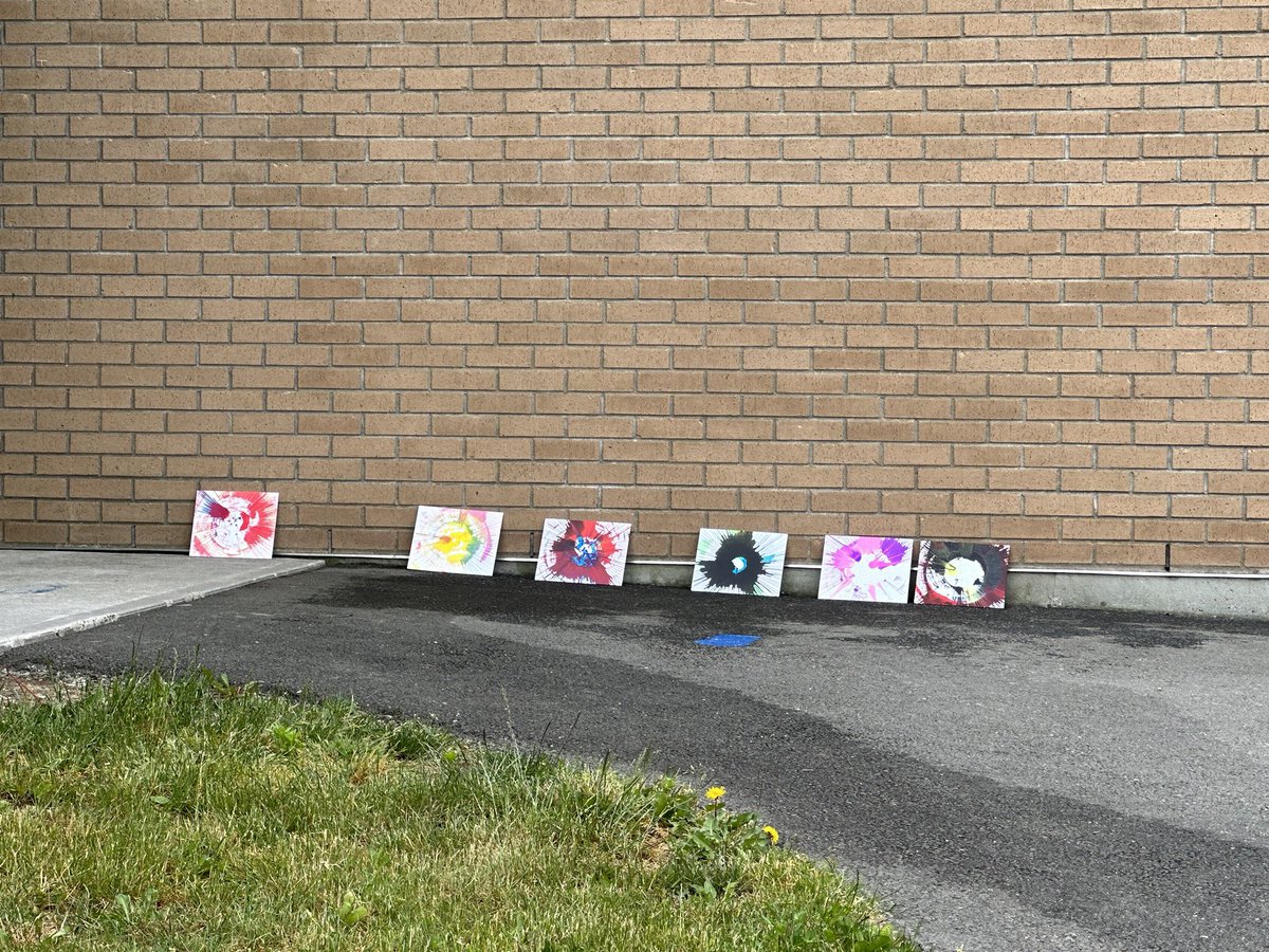 StadleyRough's tweet image. Fun with spin art to finish the year off! 🎨 #STRsecondgrade #STRfun