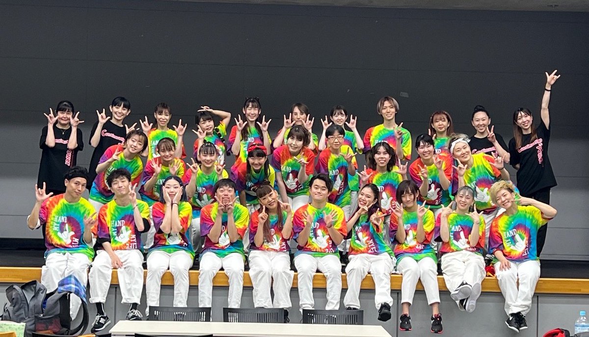 michisign's tweet photo. 先日の明治杯レスリング全日本選手権大会決勝戦前に応援歌としてNOBUさんの『TSUKAME』で #手話ダンス をお披露した、舞ナンバーです！会場に観に来られた方、LIVE配信にて視聴された方、本当にありがとうございました🤟🏻沢山の拍手と笑顔をいただきました😆次へ繋げるよう今後とも頑張りま〜す✨️ https://t.co/MOJYPWsxHZ
