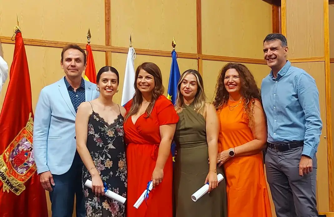 Hoy se gradúan nuestras compañeras EIR, y ya próximas enfermeras especialistas de Salud Mental. Enhorabuena por el trabajo y el esfuerzo. Y también a sus tutores <a href="/DazEludias/">Eva Díaz</a> <a href="/jositoooo/">jose manuel gonzalez</a> <a href="/amaia_vispe/">Amaia Vispe🔻</a> <a href="/yaizagordillo/">Yaiza Gordillo</a>