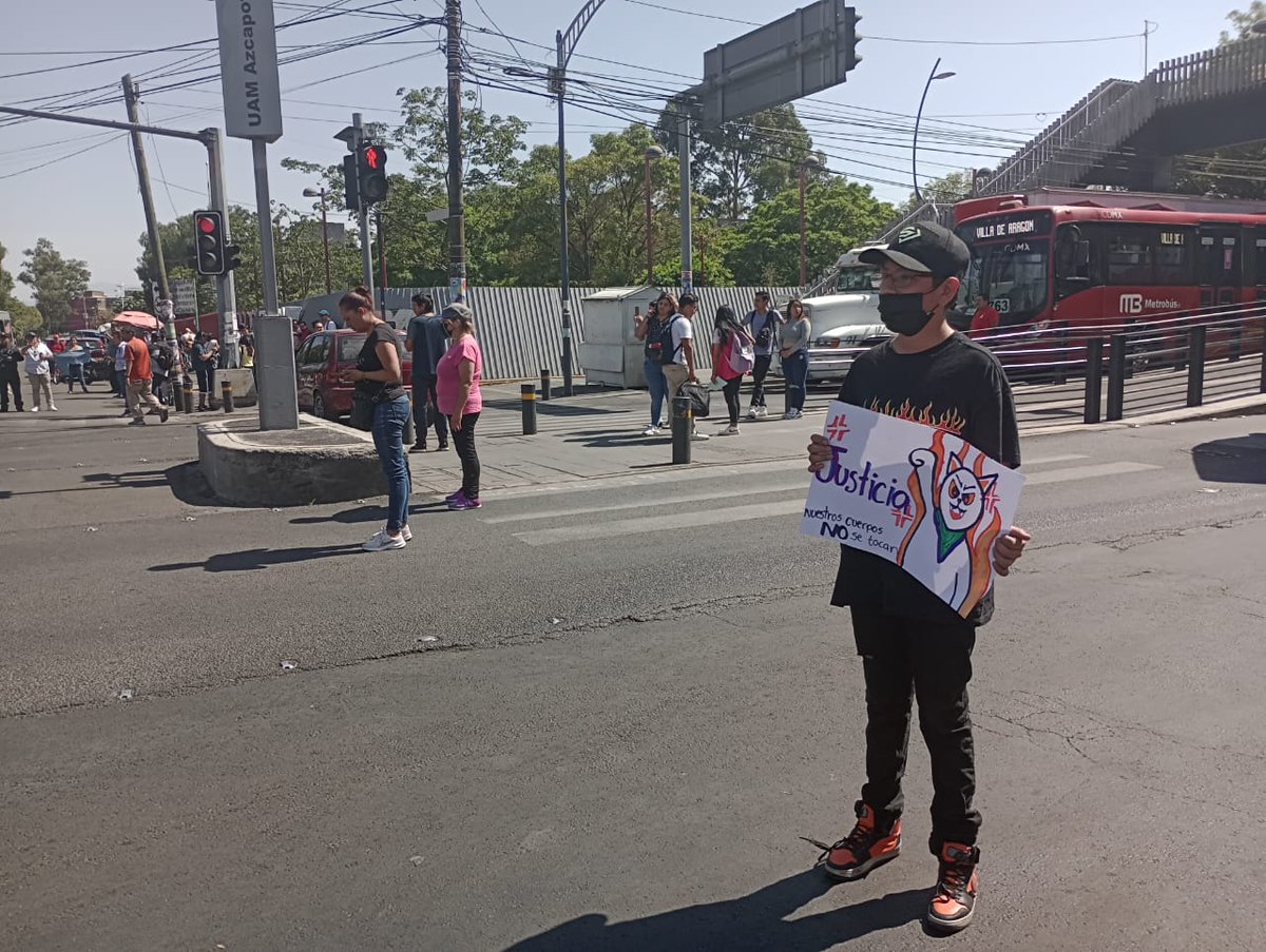 #Azcapotzalco #abuso #Justicia 
Los padres de los alumnos de la escuela primaria Carlos Marx piden justicia para las niñas de 2do y 4to grado de primaria que sufrieron abuso sexual dentro de la escuela.