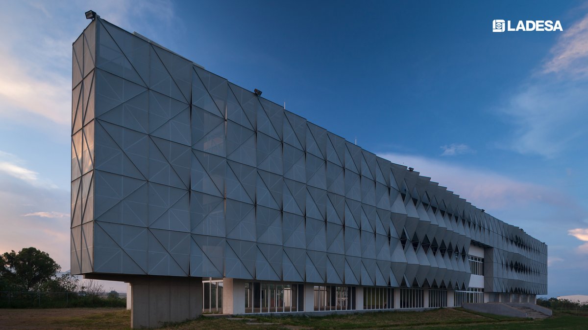 ladesamx's tweet photo. Nuestros productos son perfectos para darle ese toque diferente a las fachadas de tus proyectos arquitectónicos. ¿Cuál es tu favorita? 

#LADESA #MetalDesplegado #MetalPerforado #Metal #PartesMetalicas #ExpandiendoRelaciones #Arquitectura #Construcción #Proyecto #Fachadas https://t.co/L4vgCP1VDJ