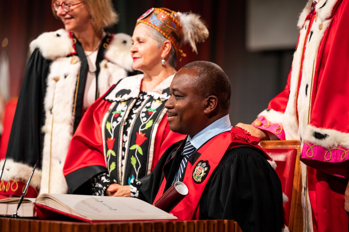 Congratulations to Macky Tall, #TelferNation MBA alumnus, Partner and Chair of @OneCarlyle Infrastructure Group, on receiving an Honorary Doctorate from @uOttawa's! 🎓  

👉 Read more about his remarkable journey and achievements: bit.ly/43ROITr